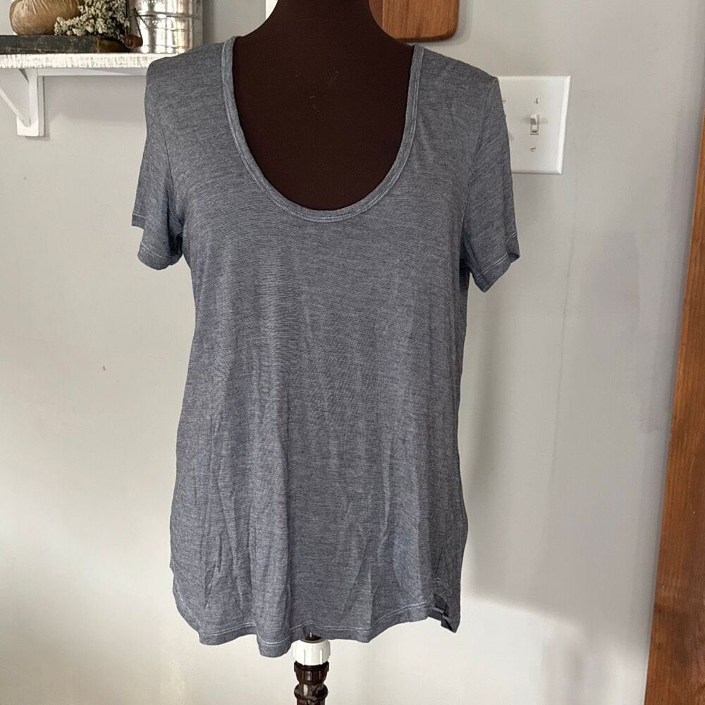 Wilfred Free Aritzia womens scoop neck relaxed hi-lo t shirt size medium striped